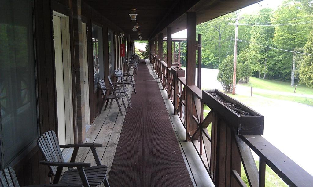 Roaring Brook Ranch Resort بحيرة جورج المظهر الخارجي الصورة