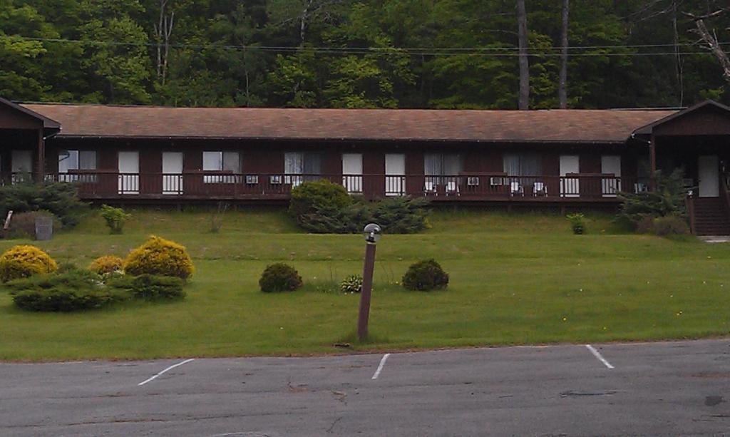Roaring Brook Ranch Resort بحيرة جورج المظهر الخارجي الصورة